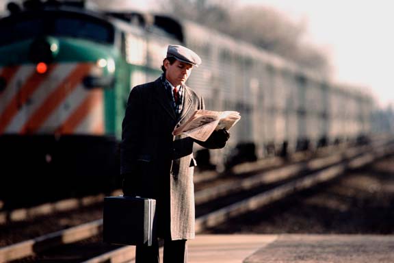 2-man-waiting-for-a-train-in-Chicago