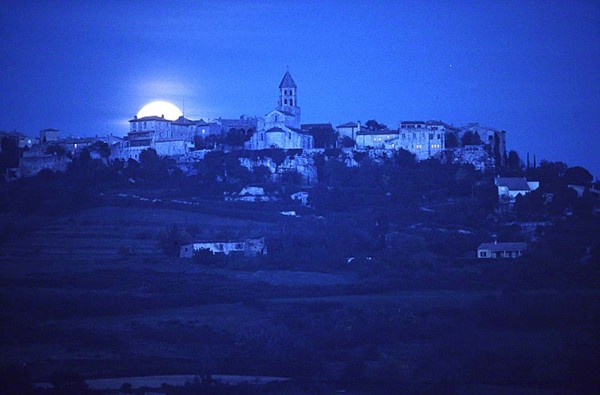 moonrise-over-village-in-France1007