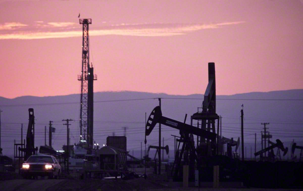 carleavingoiloperationatsunset-600x378_DM