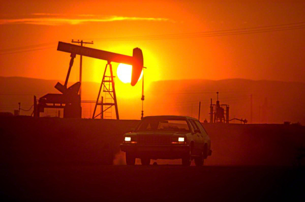 carleavingpumpatsunset0104-600x397_DM