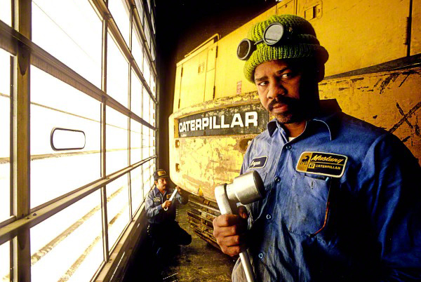 caterpillar-man-600x402_DM