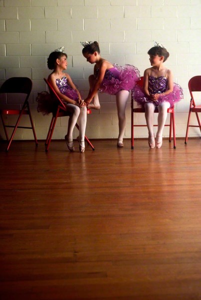 threeballetgirls0008