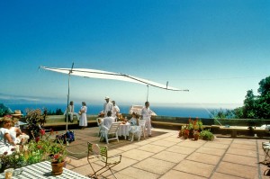 400 sq. ft. of sail. 